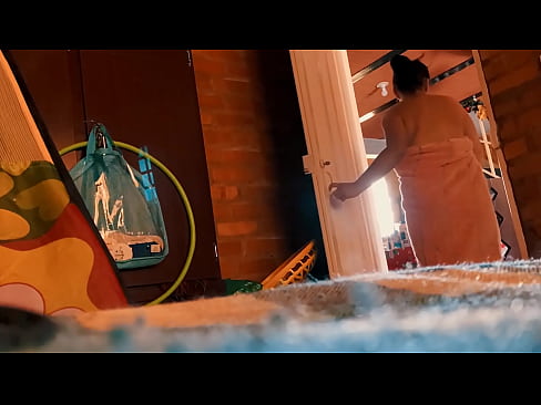 ❤️ Amcam beni duşa kadar takip ediyor, ben duş alırken beni sikiyor. ❤️❌ Süper seks bizde ☑